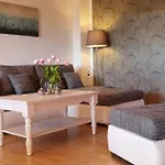 Moderne Mit Eigenem Garten Und Traumhaften Blick Lejlighed