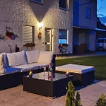 Moderne Mit Eigenem Garten Und Traumhaften Blick Lejlighed