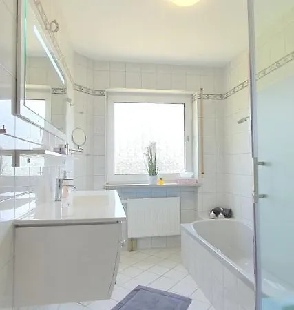Moderne Mit Eigenem Garten Und Traumhaften Blick Lägenhet