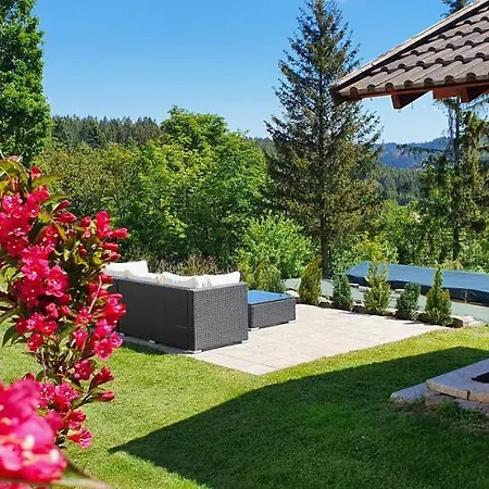 Moderne Mit Eigenem Garten Und Traumhaften Blick *
