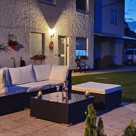 Moderne Mit Eigenem Garten Und Traumhaften Blick Apartmán
