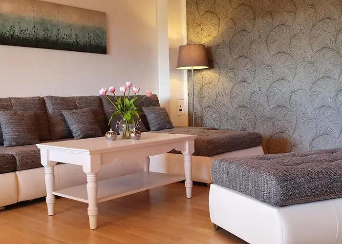 Moderne Mit Eigenem Garten Und Traumhaften Blick 公寓